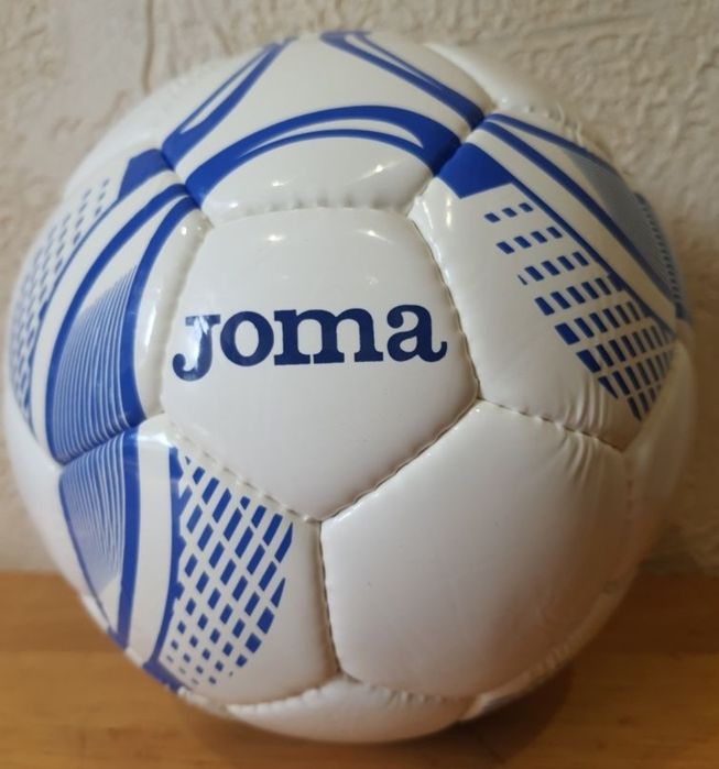 Професійний футбольний м'яч Joma.