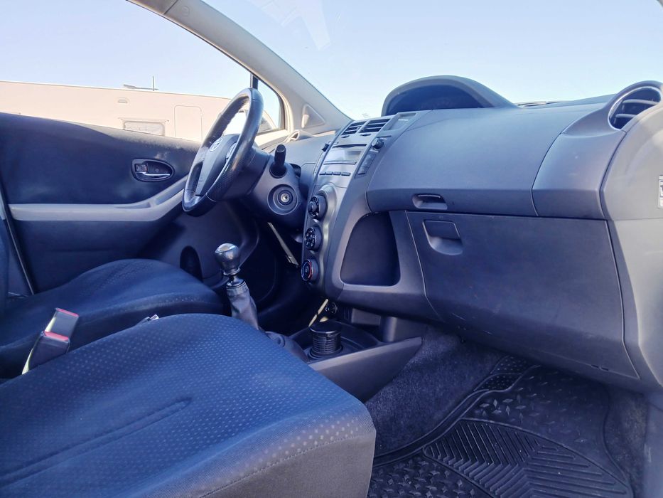Toyota Yaris 1.3 VVTi (negociável)