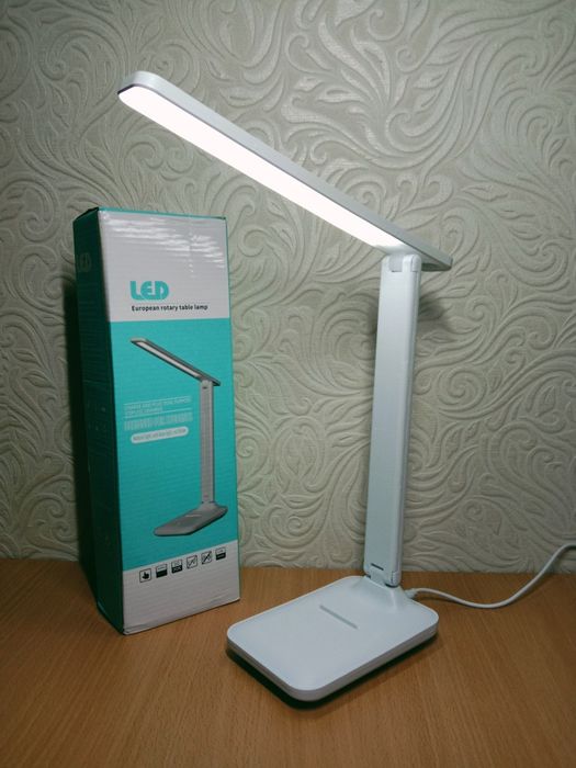Настільна USB LED лампа з регулятором світла
