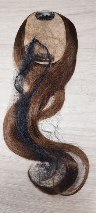 Topper syntetyczny w kolorze brązowym