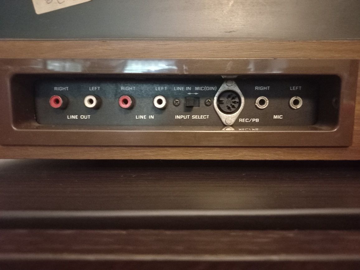 Leitor Technics RS 273 + oferta de cassetes