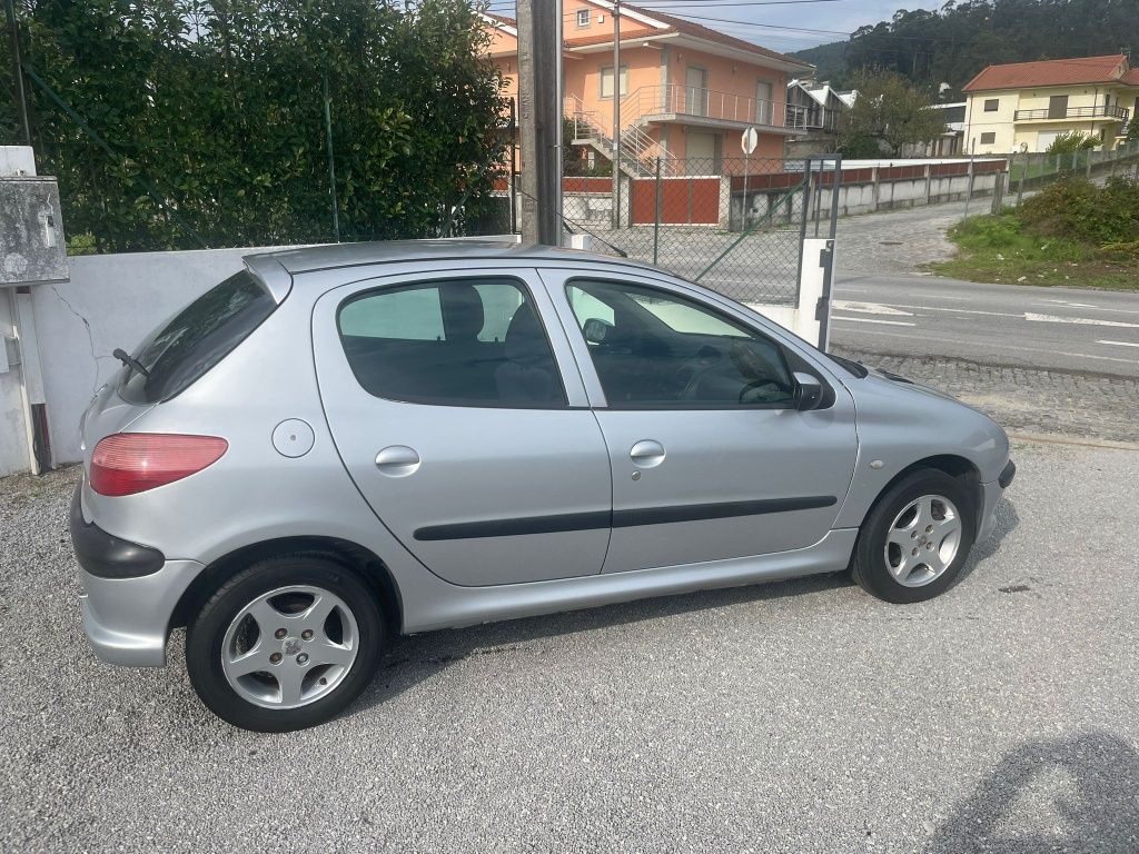 Peugeot 206 1.4 XT G T