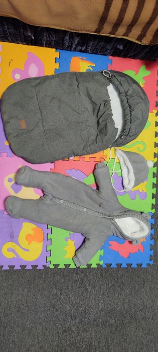 Теплий зимовий комплект для немовляти.