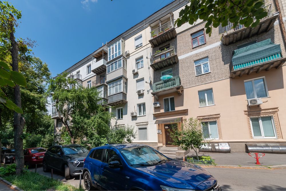 Без % Продається  шикарна квартира , 3 кімнати . Урядовий квартал .