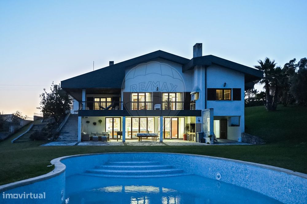 Moradia T5 para venda