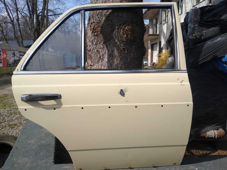 Mercedes-Benz W 123 drzwi prawa strona tył