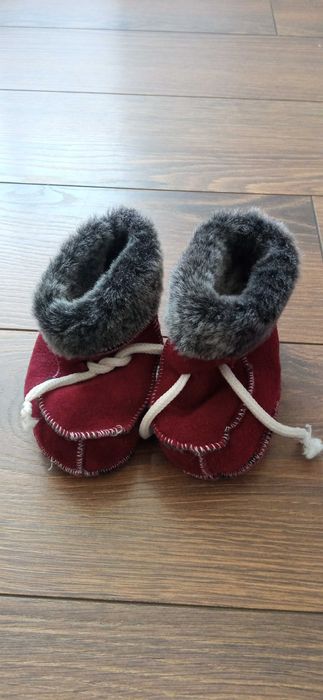 Niechodki góralskie, skóra nat. z futerkiem, r. 18, unisex nowe