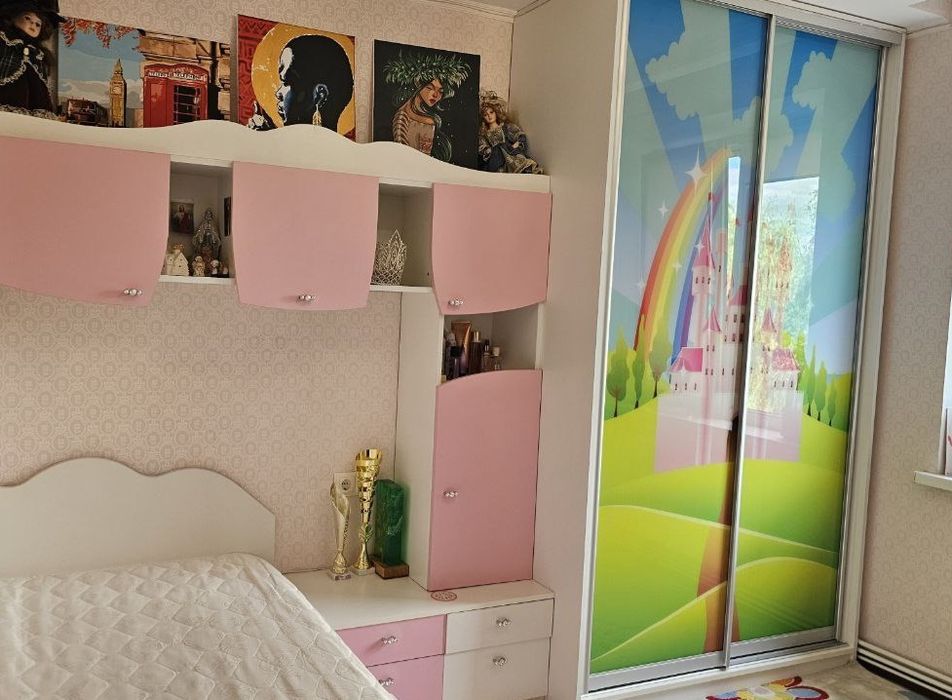 Комплект дитячих меблів для дівчинки