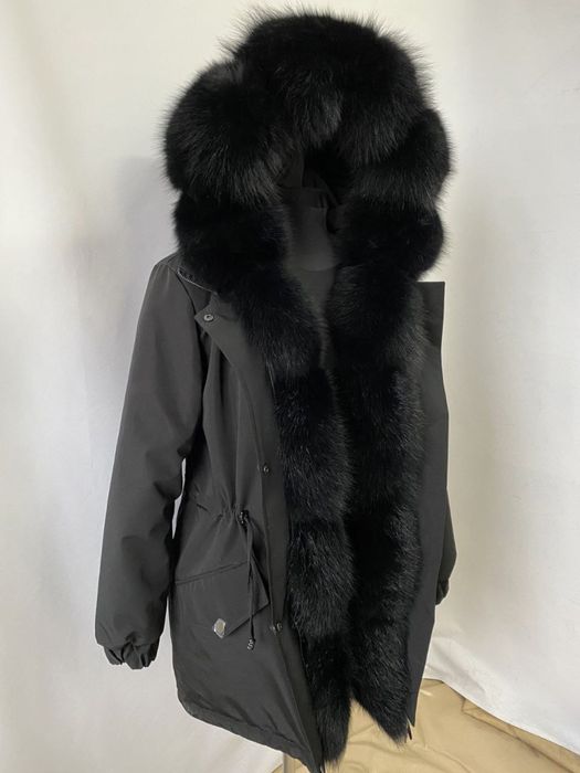 Куртка парка зимова з хутром чорного фінського песця.Розміри з 42 до60