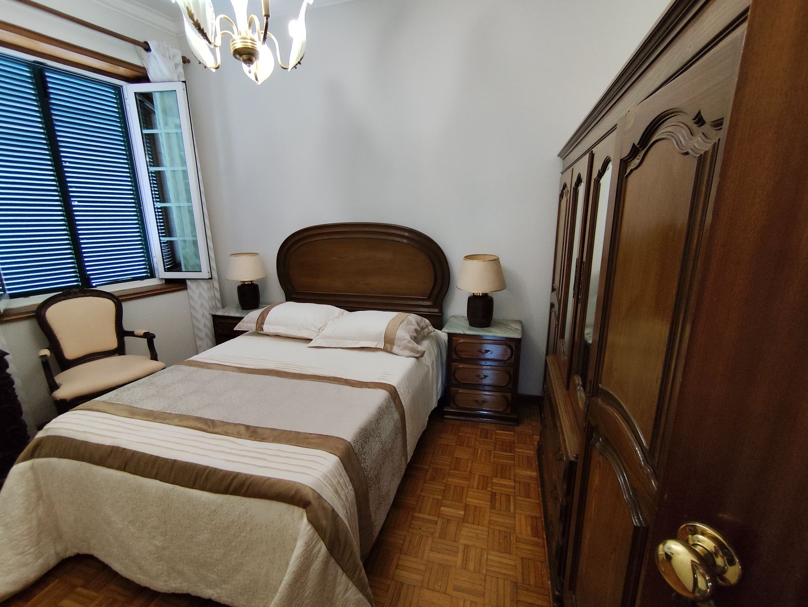 Quarto completo todo em madeira