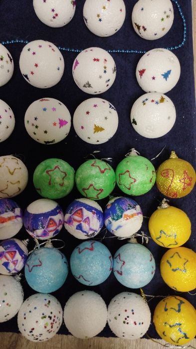 Снежинки шары с пенопласта декор новогодний колокольчики