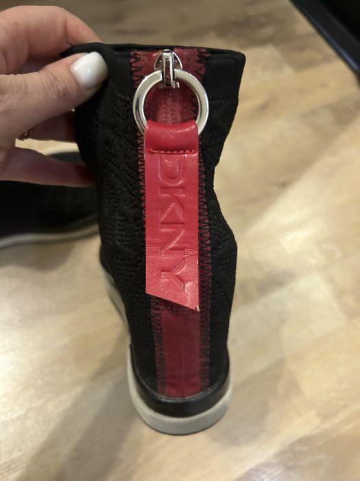 Продам снікерси dkny жіночі