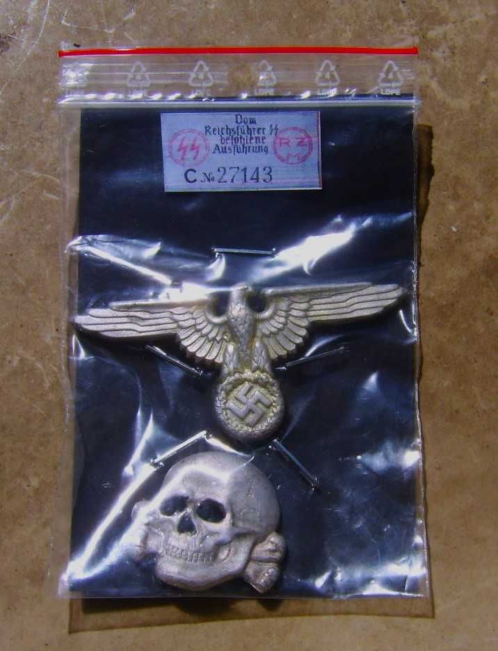 Emblematy na Czapkę Oficera SS wz 1942 r Czaszka Orzeł z Berlina