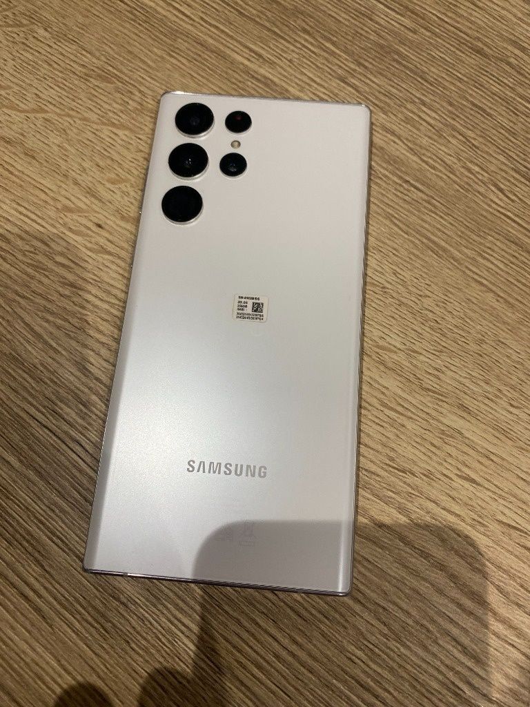 Samsung Galaxy S22 Ultra 12/256 GB, GWAR, 4 ETUI