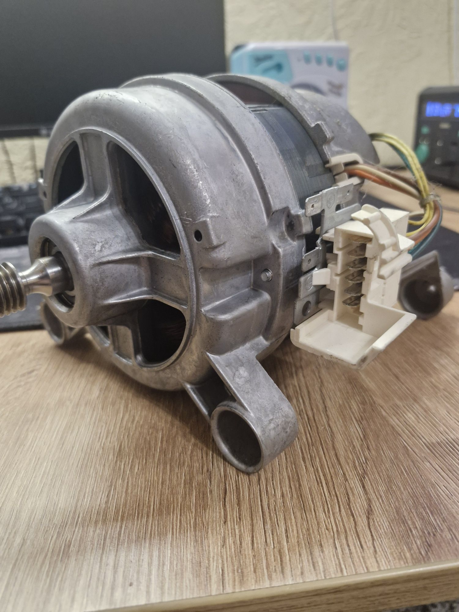 Мотор пральної машинки ELECTROLUX EWT 1066 ESW