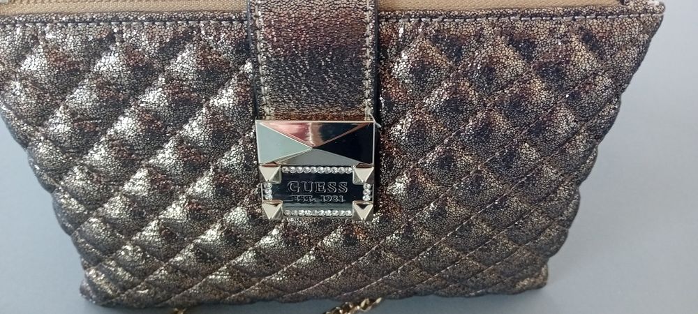 Pikowana torebka Guess Bardzo dobry  stan