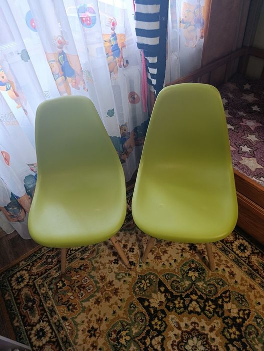 Стільці для дитячої кімнати ,письма