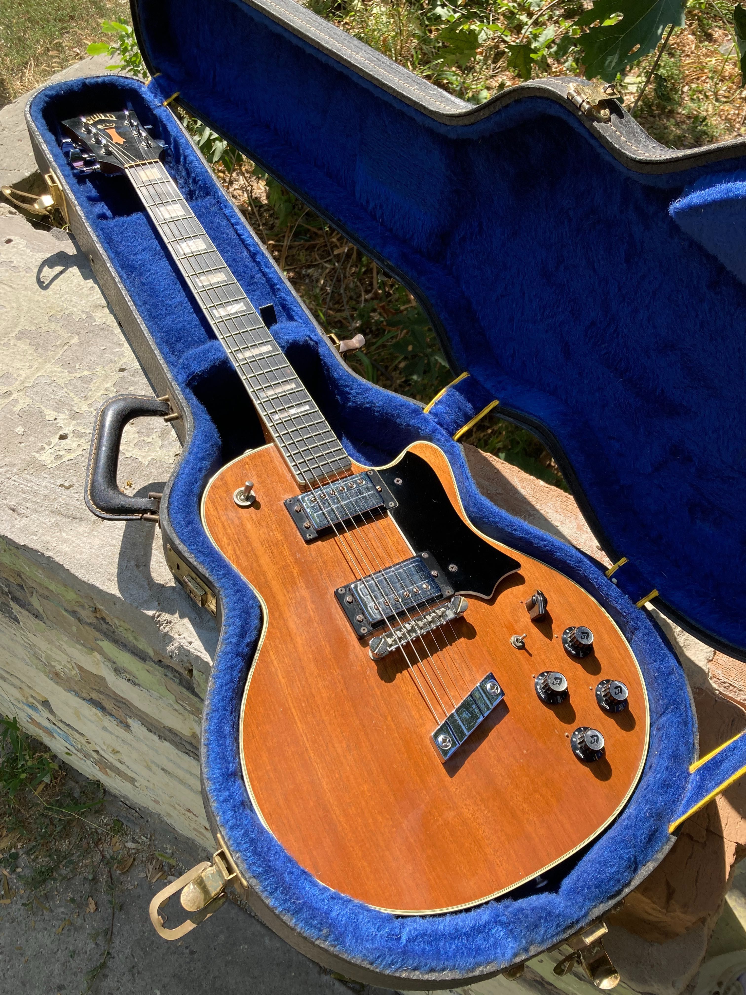 Guild M-75 Natural 1974го року з рідним кейсом