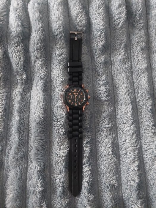 Nowy czarny zegarek damski