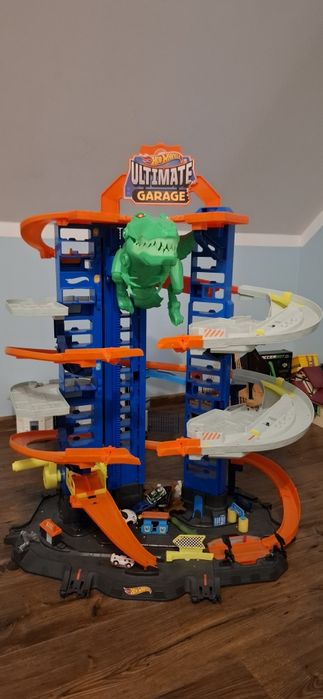 Garaż t-rex Hot Wheels