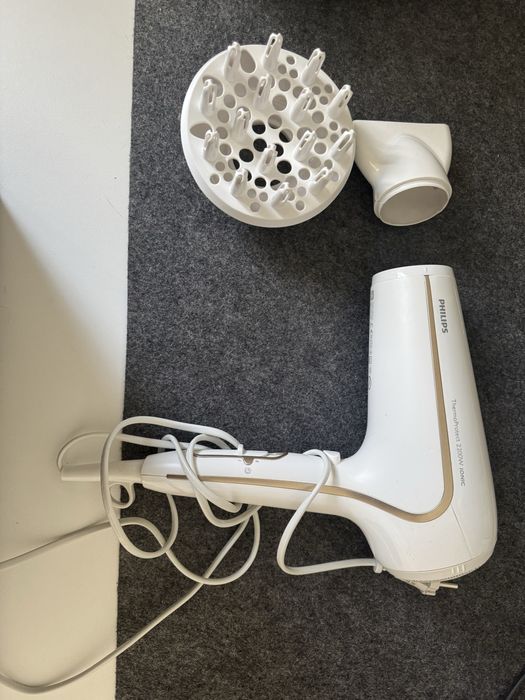 Фен Philips DryCare