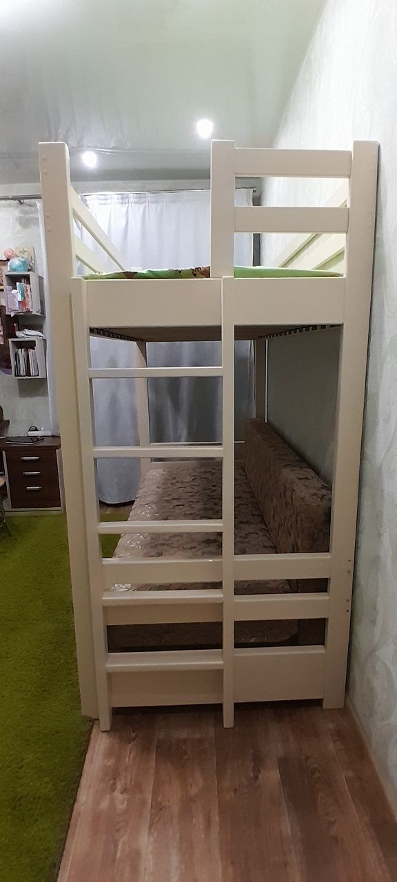 Ліжко-горище з дерева для дітей та дорослих