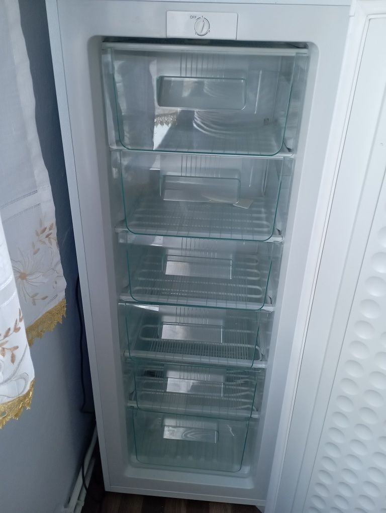 Продам морозильну камеру 6