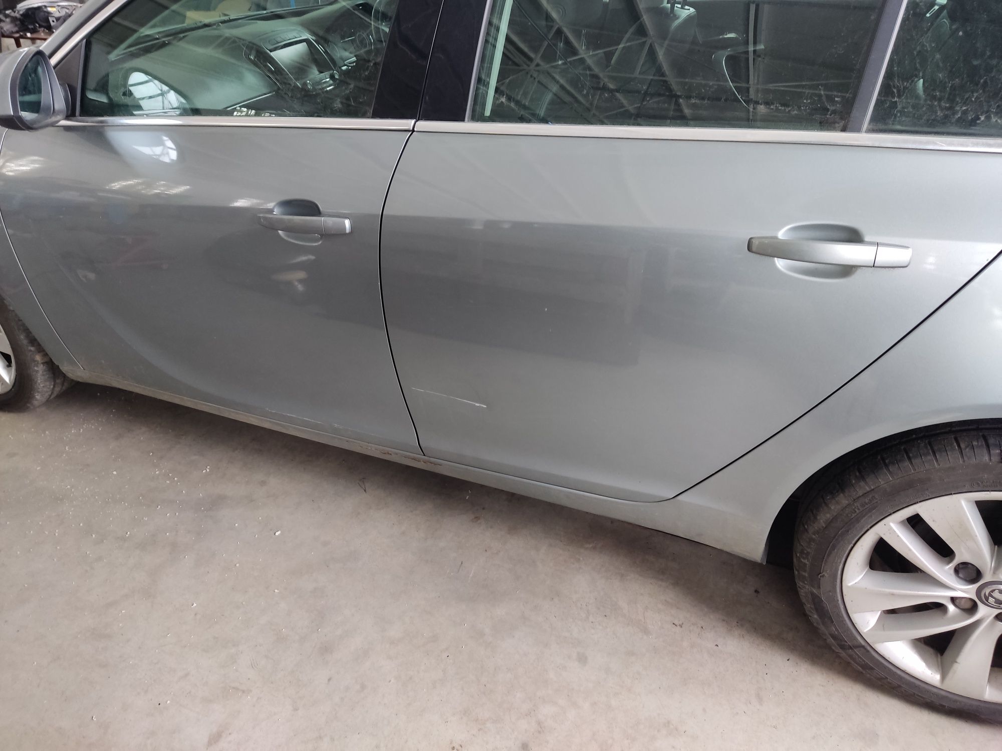 Opel Insignia A HB Drzwi lewe przednie tylne Z179