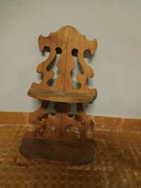 Prateleira artística feita manualmente em madeira maciça