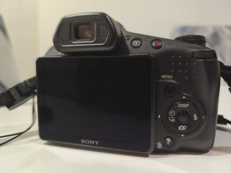 Câmera Sony CyberShot DSCHX200V 18.2MP ZoomÓptico30X  Lente Carl Zeiss