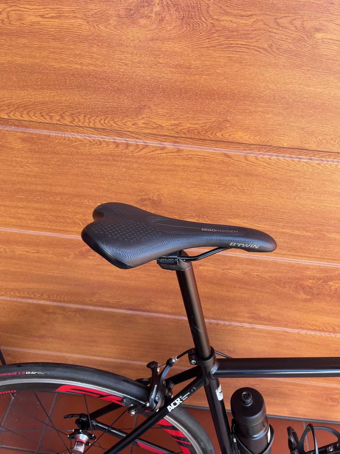 Rower szosowy B'twin triban 520 btwin szosa karbonowe koła i widelec