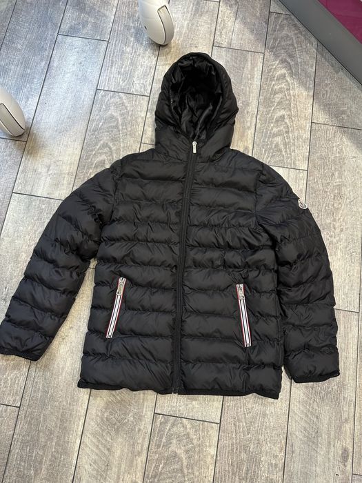 Пуховик , куртка Moncler