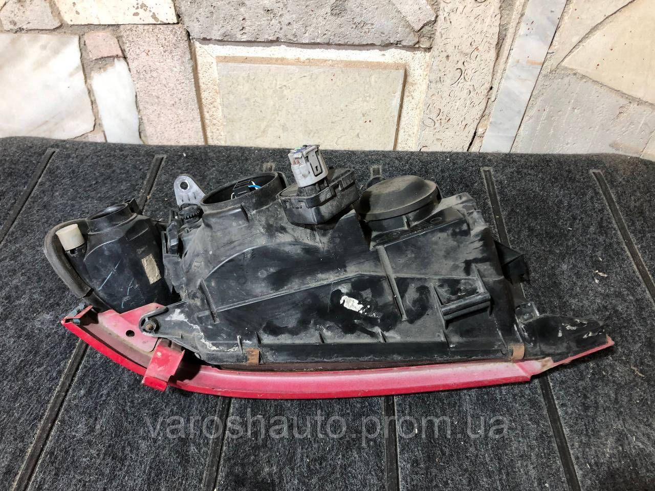 Фара передня ліва Дорестайл в сборі Toyota Avensis T22 8117005140 1L