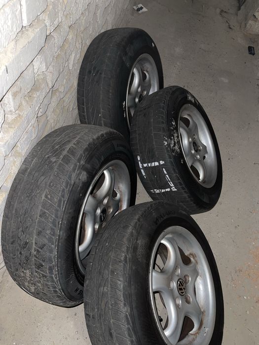 Stalowe felgi z oponami 195/65 R15