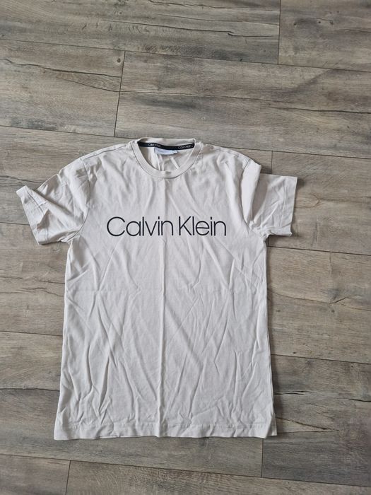Beżowa koszulka calvin Klein rozmiar M