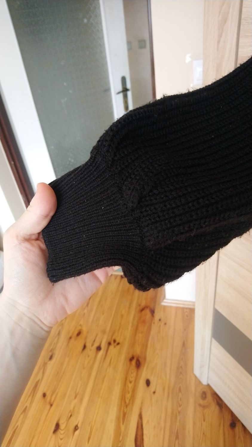 Gruby czarny luźny sweter dziewczęcy rozmiar M Cropp