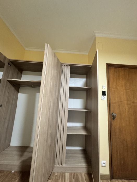 Roupeiro em bom estado