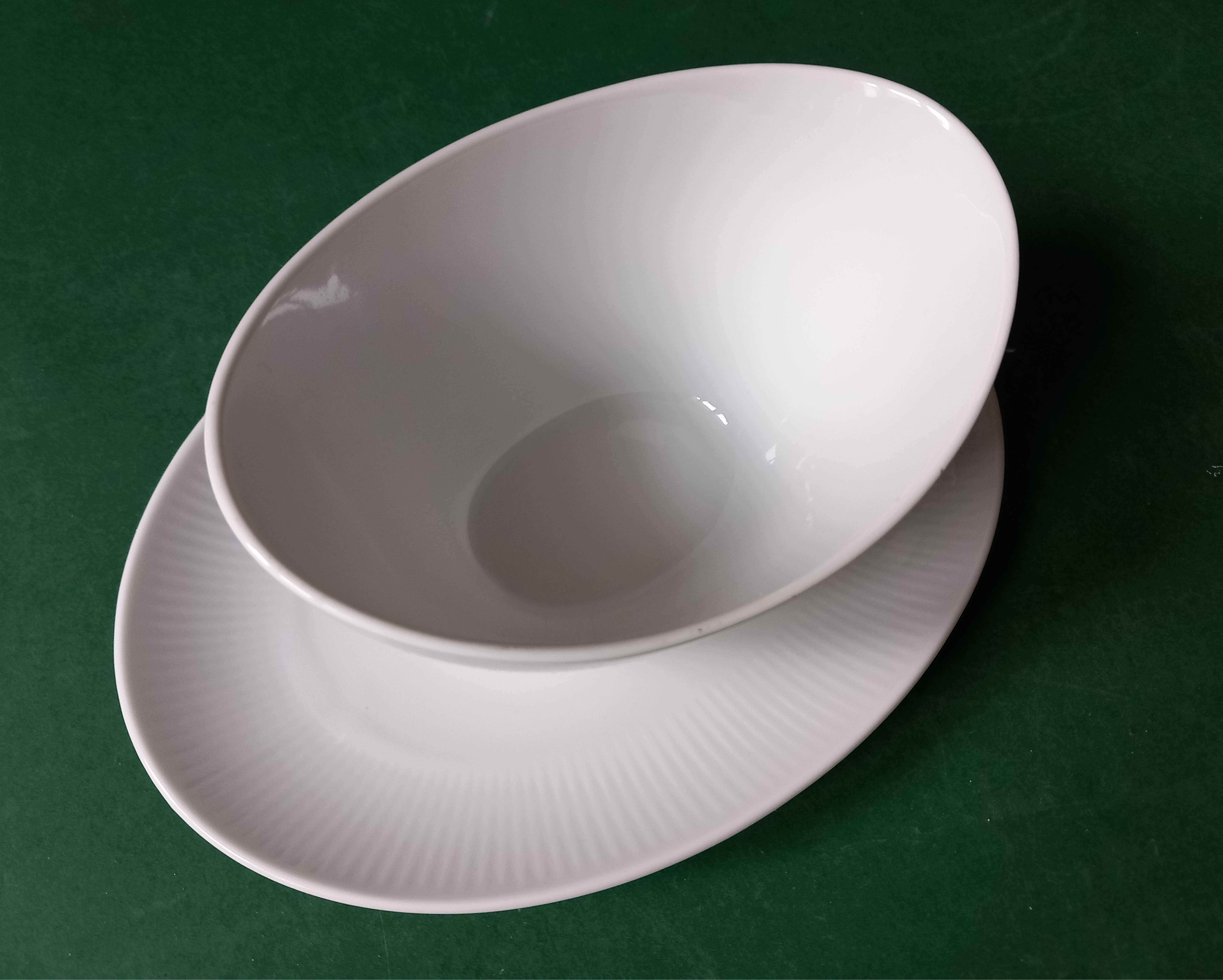 Sosjerka biała porcelana sygnatura Seltmann Weiden Bavaria "Monika"