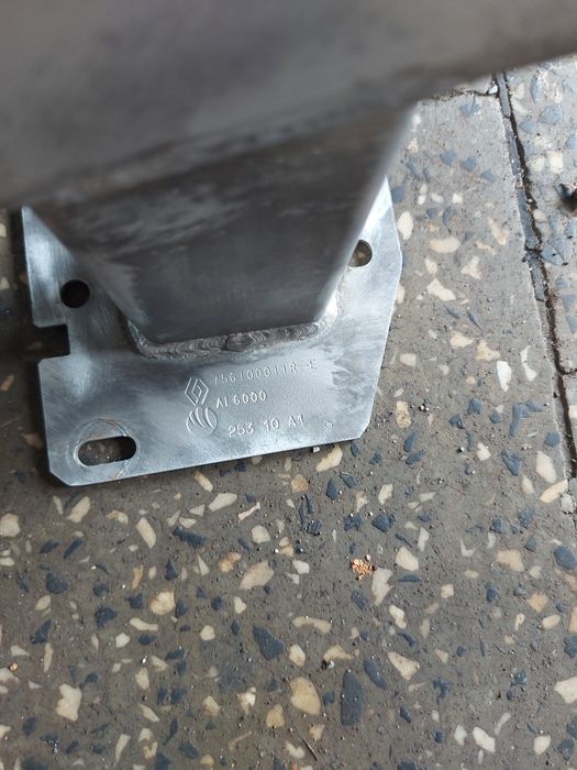 Tylna belka scenik 3