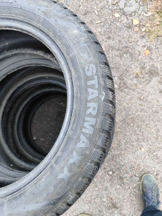 Резина зимняя STARMAXX 215/55R17. Комплект. Состояние новой