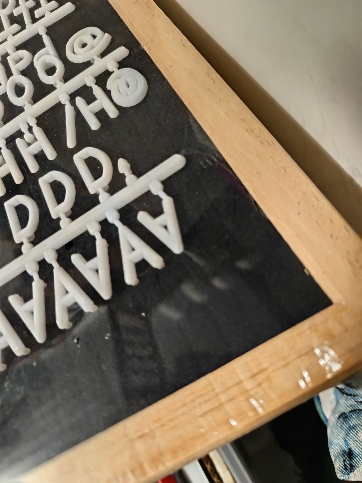 Quadro negro com letras