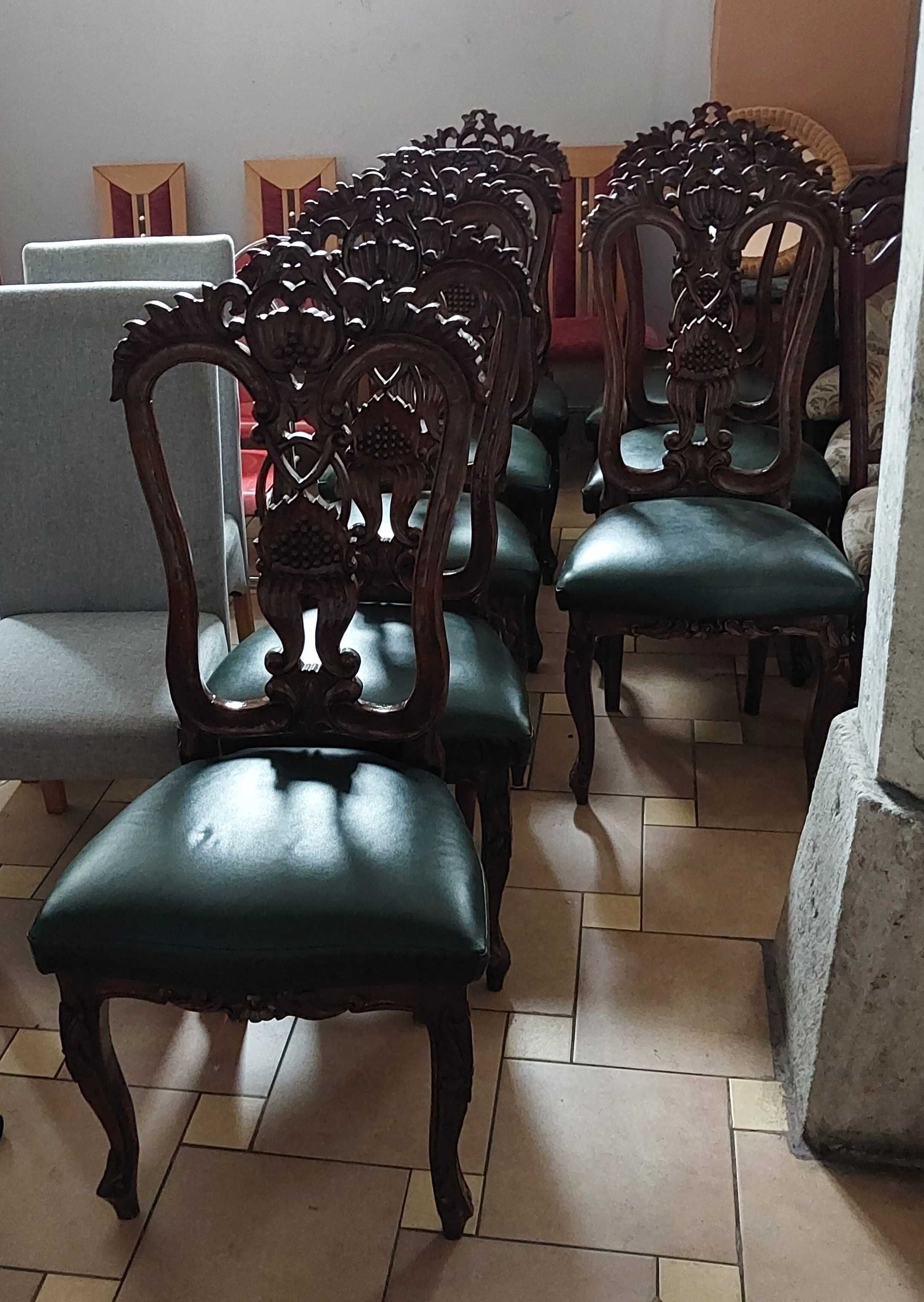 Komplet ośmiu krzeseł do jadalni