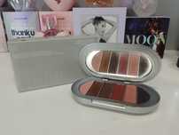 Paletka cieni r.e.m. beauty od Ariany Grande