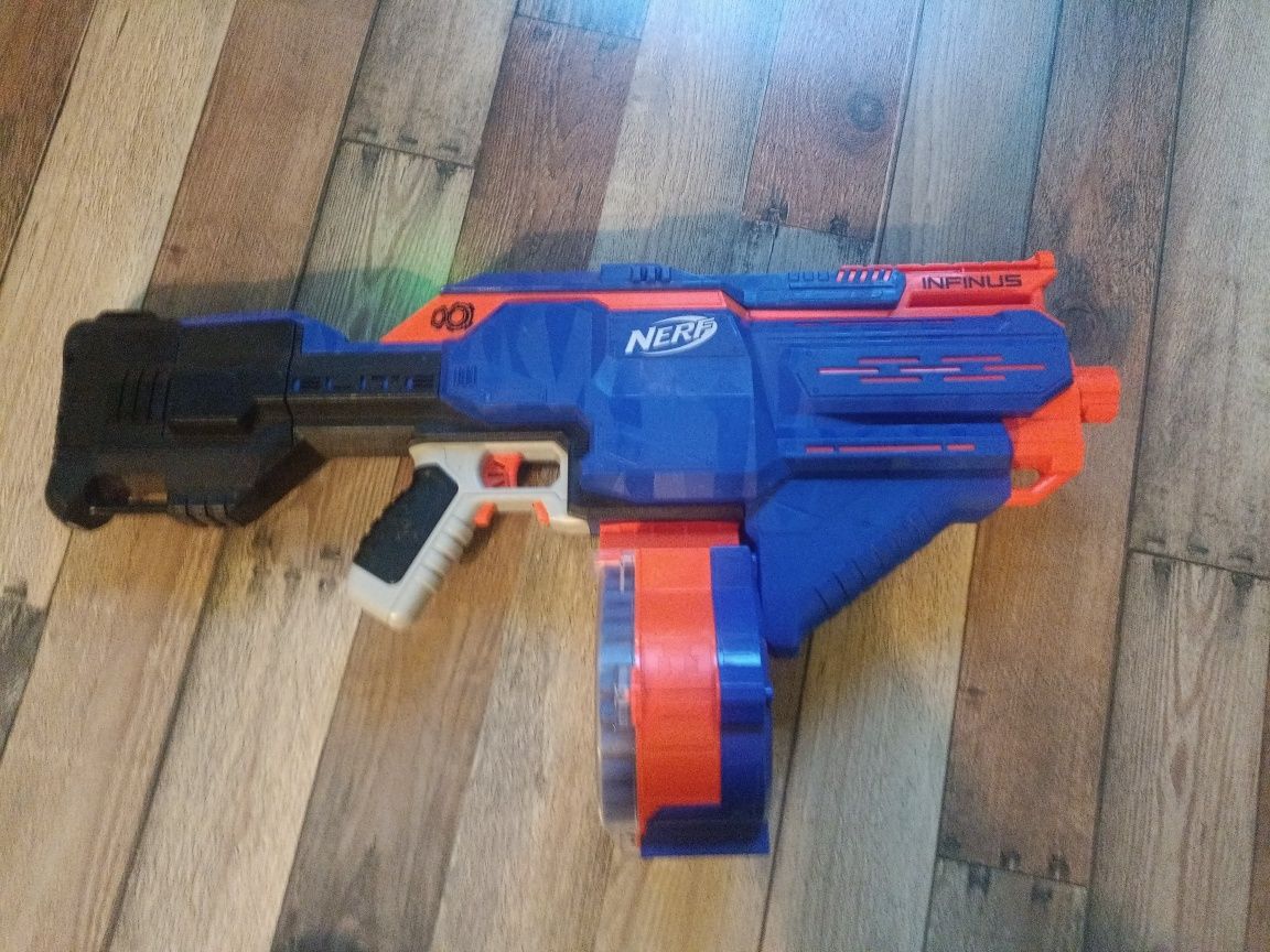 Nerf Infinus + 30 strzałek