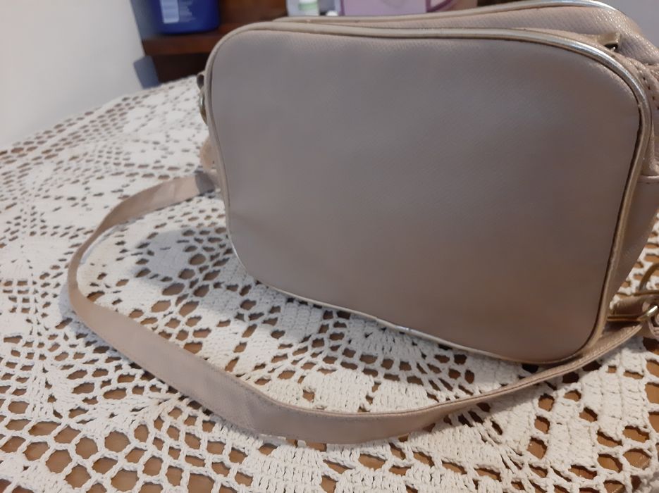 Beżowe złota torebka na ramię  plus niespodzianką