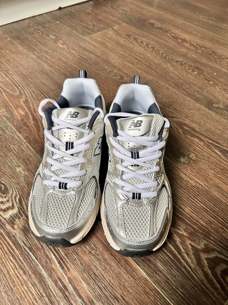 Жіночі кросівки New Balance 530
