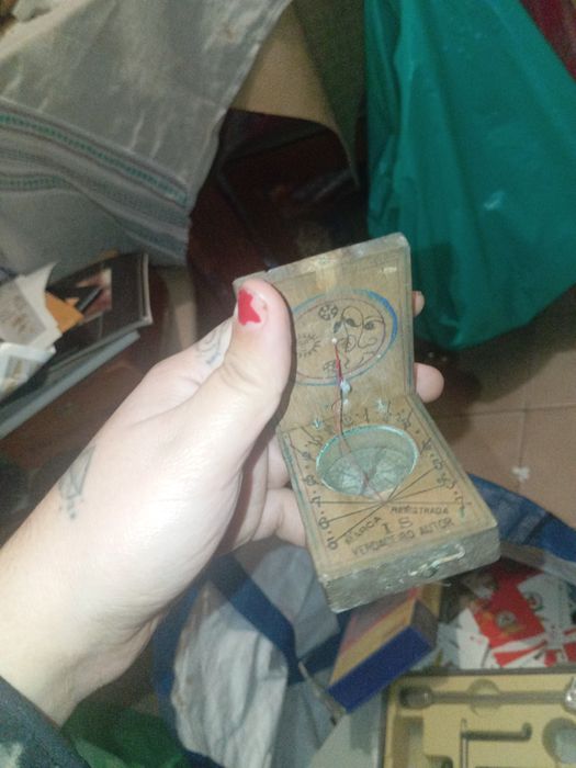 Bússola antiga madeira