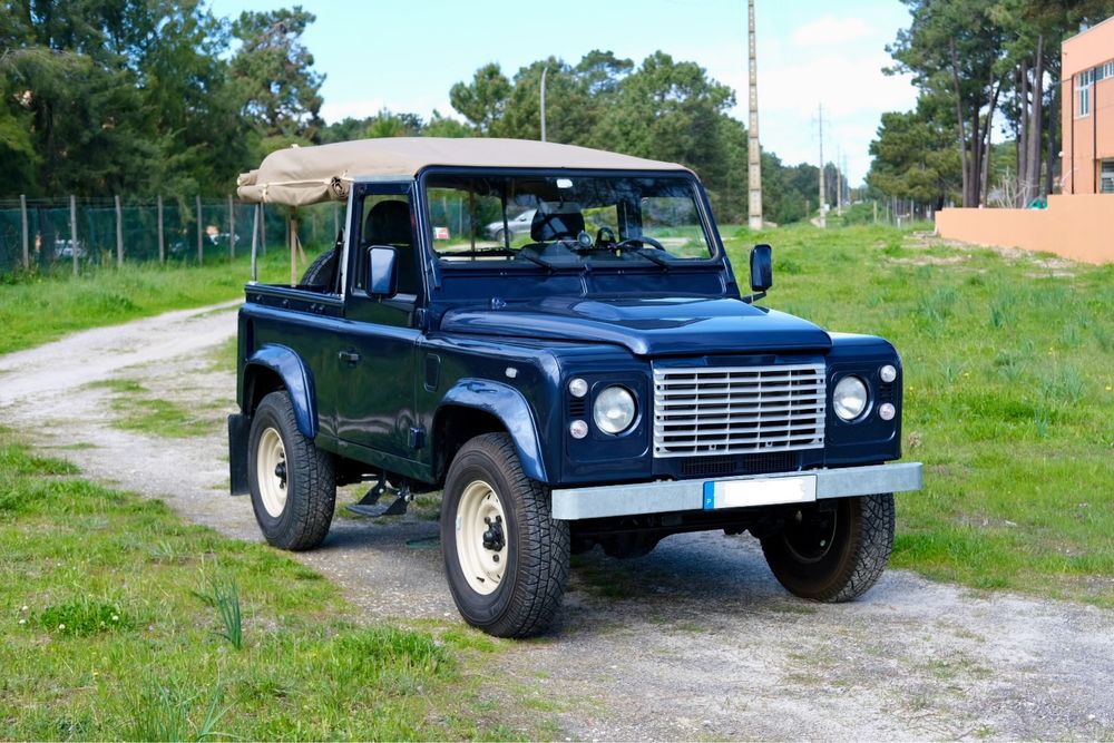 Land Rover Defender 90 SW 2.4 CRD S