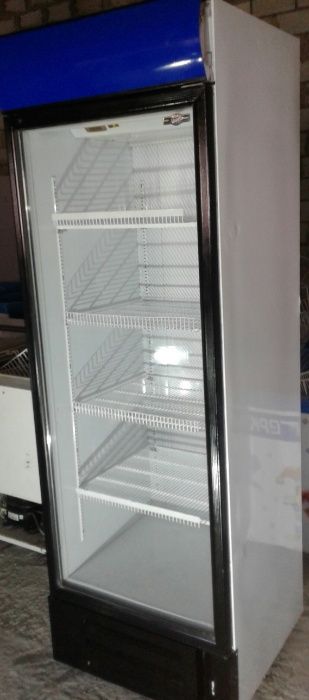 Холодильные шкафы, одинарные витрины, от разных производителей, б\у.