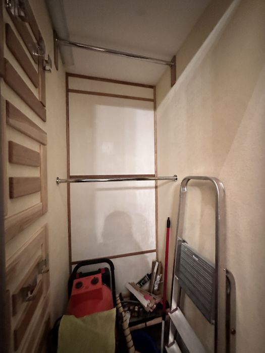 Продається двох кімнатна+ кухня студія+ підвал з Сауною і кімнатою